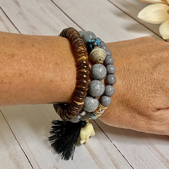 🔥3/$25🔥Elephant & Tassel Charm Beaded Bracelet - Picture 2 of 4
